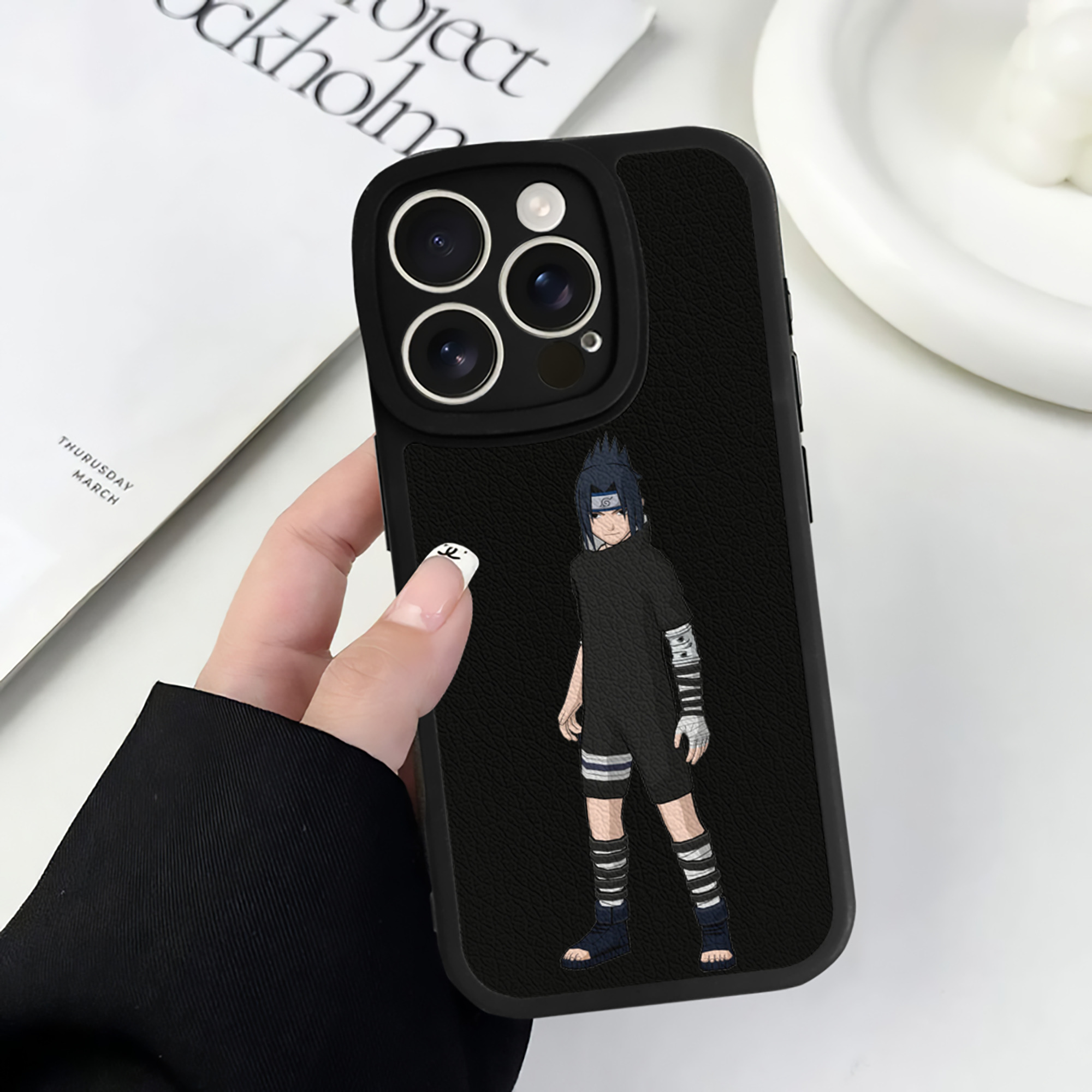 （画像用） NARUTO -ナルト- うちは サスケ Uchiha Sasuke 【iPhone 16シリーズ対応】シリコンスマホケース（レザー調） 材質：シリコン